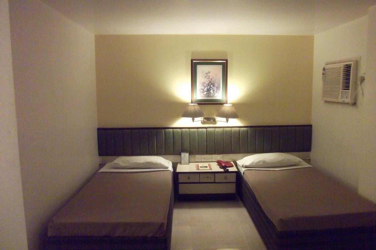 Hotel Bluehill Bhavnagar Exteriör bild