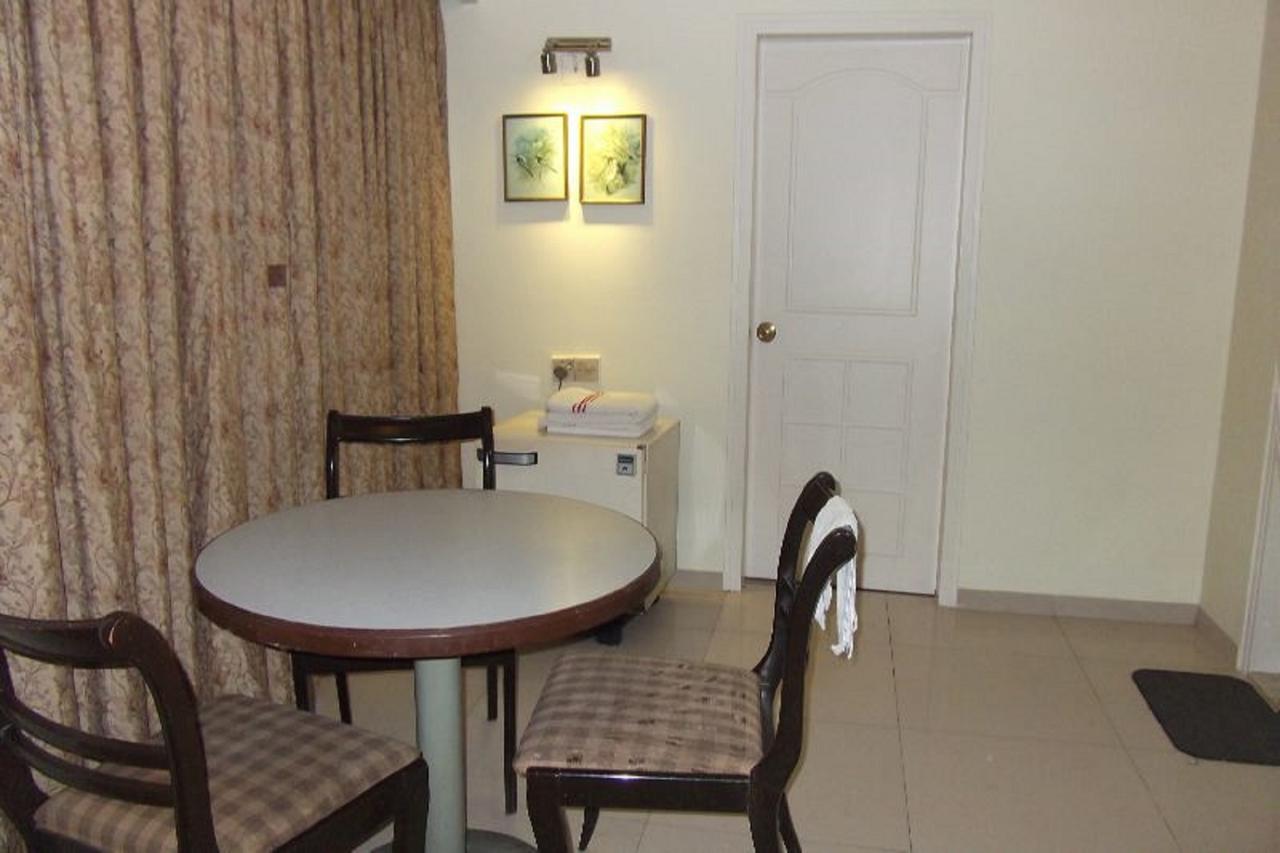 Hotel Bluehill Bhavnagar Exteriör bild