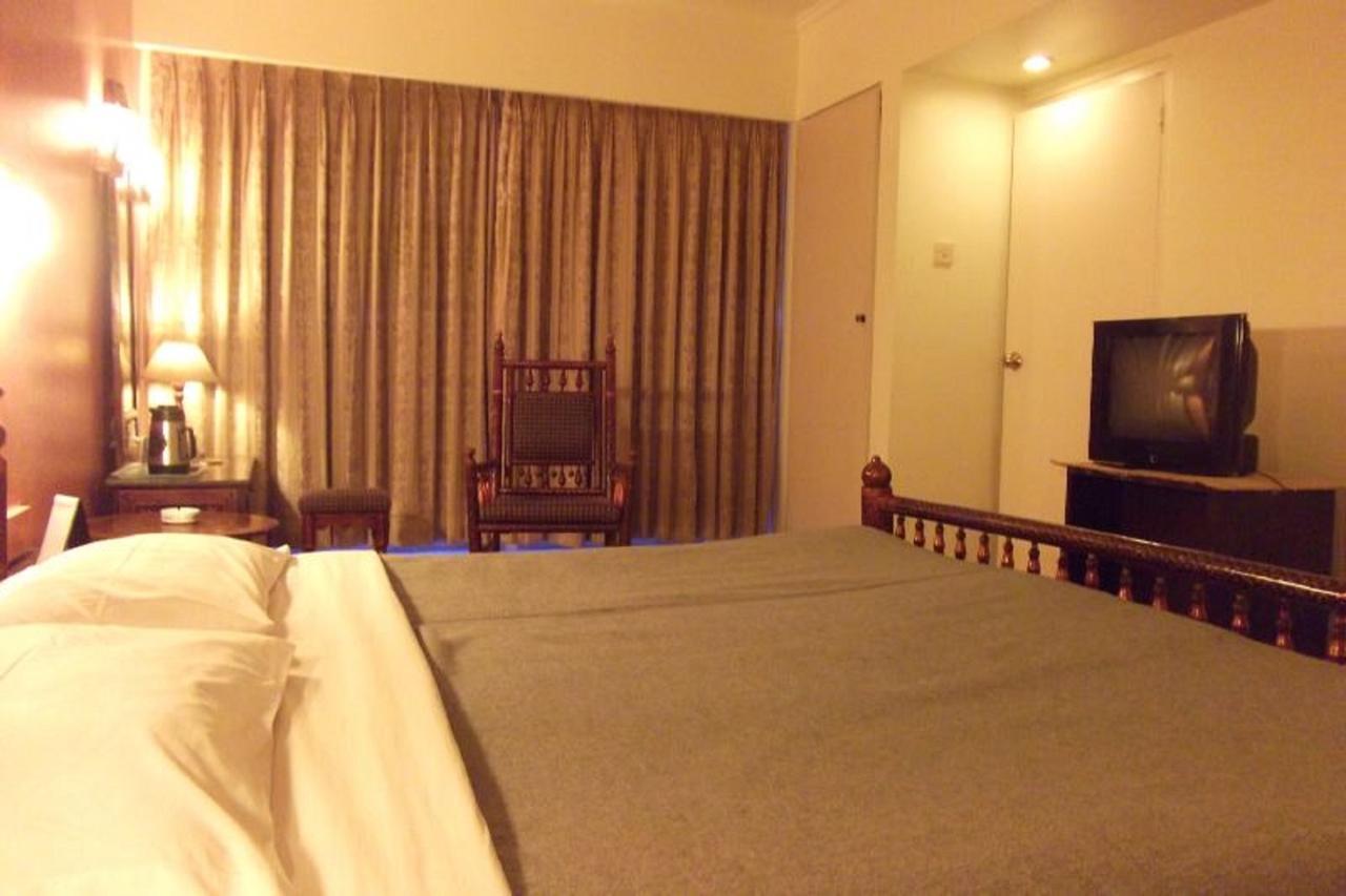 Hotel Bluehill Bhavnagar Exteriör bild