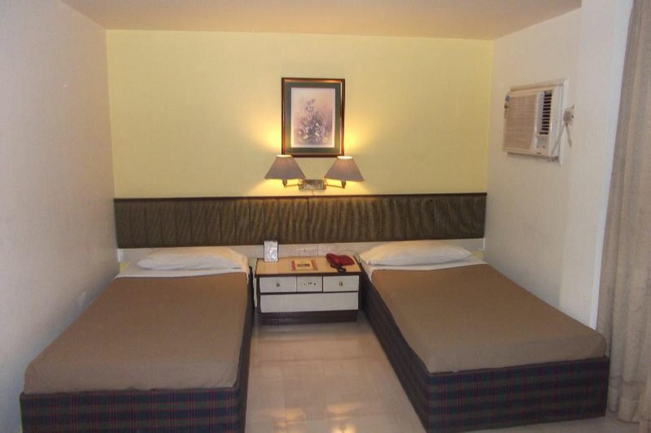 Hotel Bluehill Bhavnagar Exteriör bild