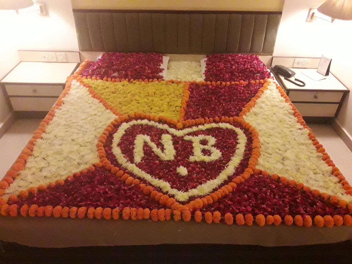 Hotel Bluehill Bhavnagar Exteriör bild