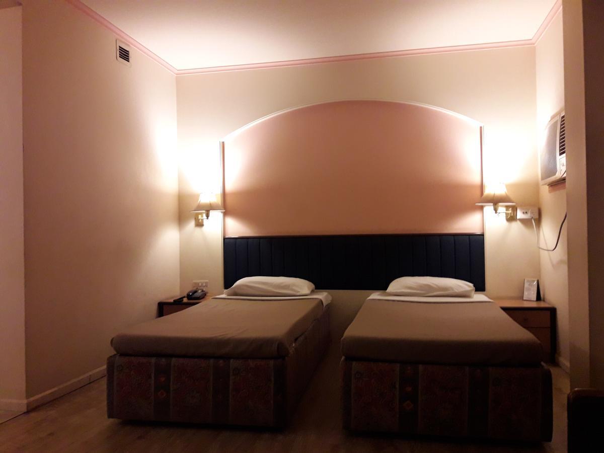 Hotel Bluehill Bhavnagar Exteriör bild