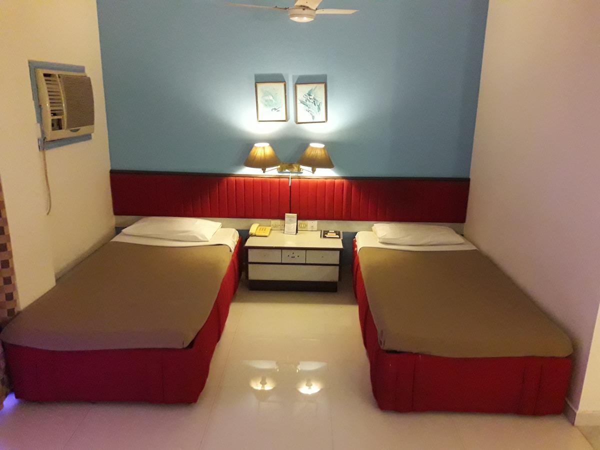 Hotel Bluehill Bhavnagar Exteriör bild
