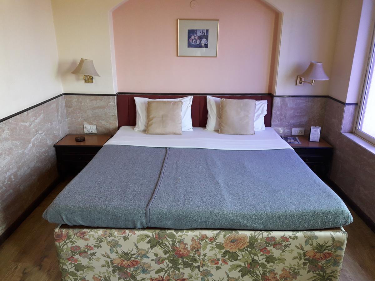 Hotel Bluehill Bhavnagar Exteriör bild