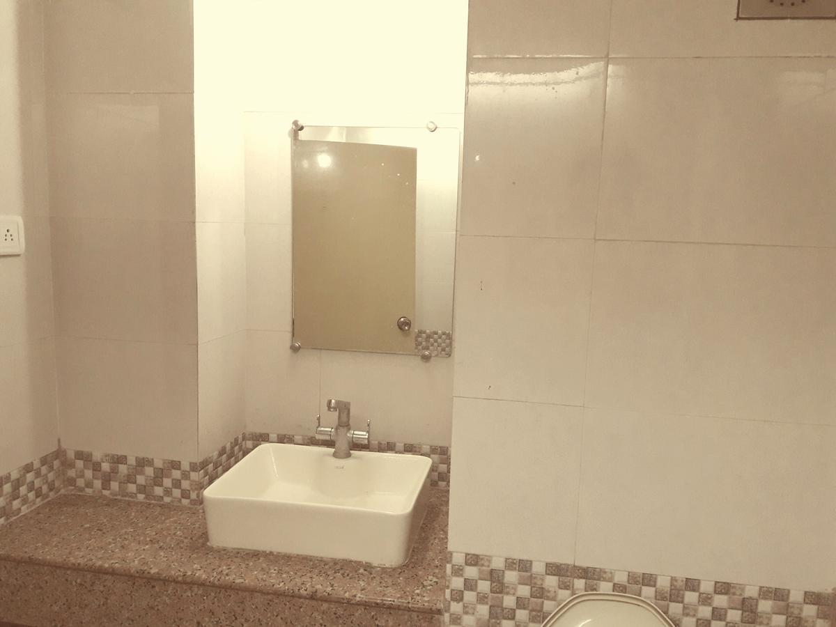 Hotel Bluehill Bhavnagar Exteriör bild