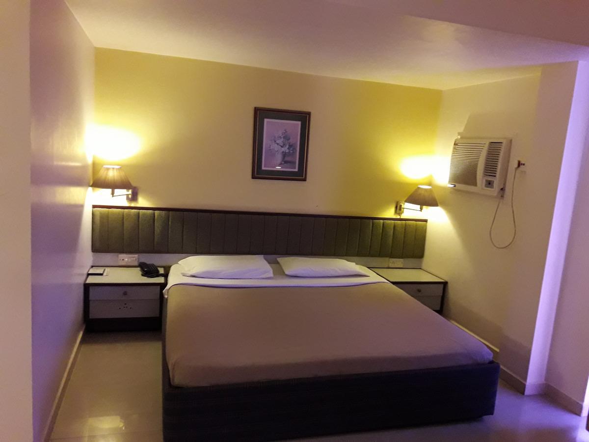Hotel Bluehill Bhavnagar Exteriör bild