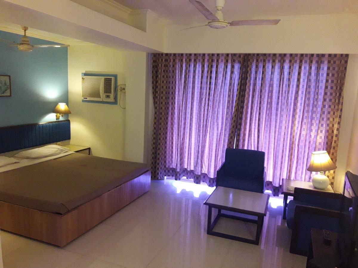 Hotel Bluehill Bhavnagar Exteriör bild