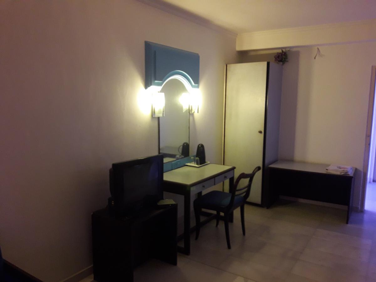 Hotel Bluehill Bhavnagar Exteriör bild